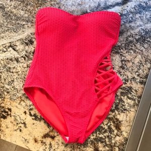 Kenneth Cole Sexy One Piece swimsuit